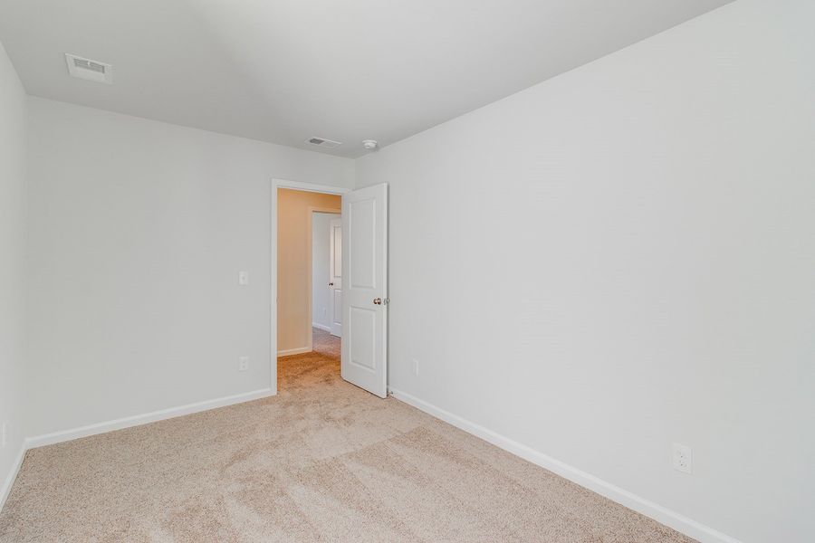 Spacious, unfurnished interior of a new home in Bluefield, Lexington (Image 28).
