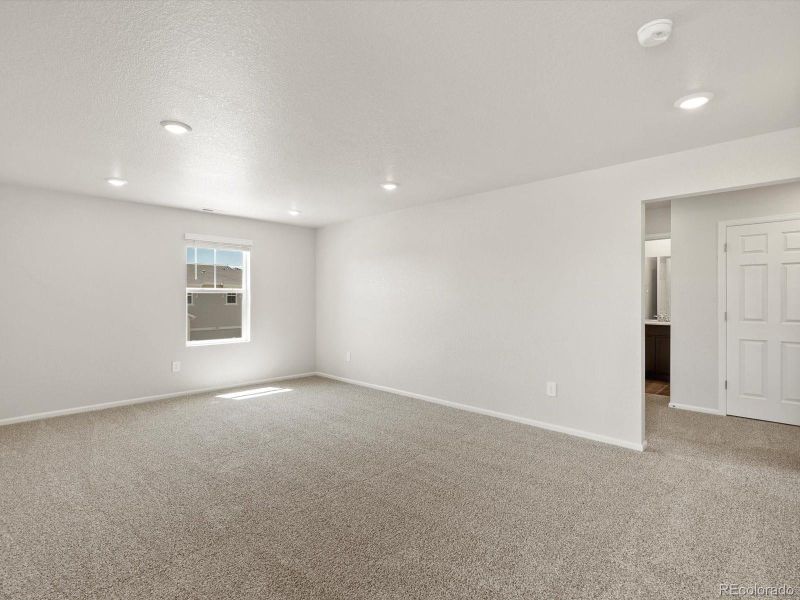 Spacious, unfurnished interior of a new home in Hidden Valley Farm, Severance (Image 22).