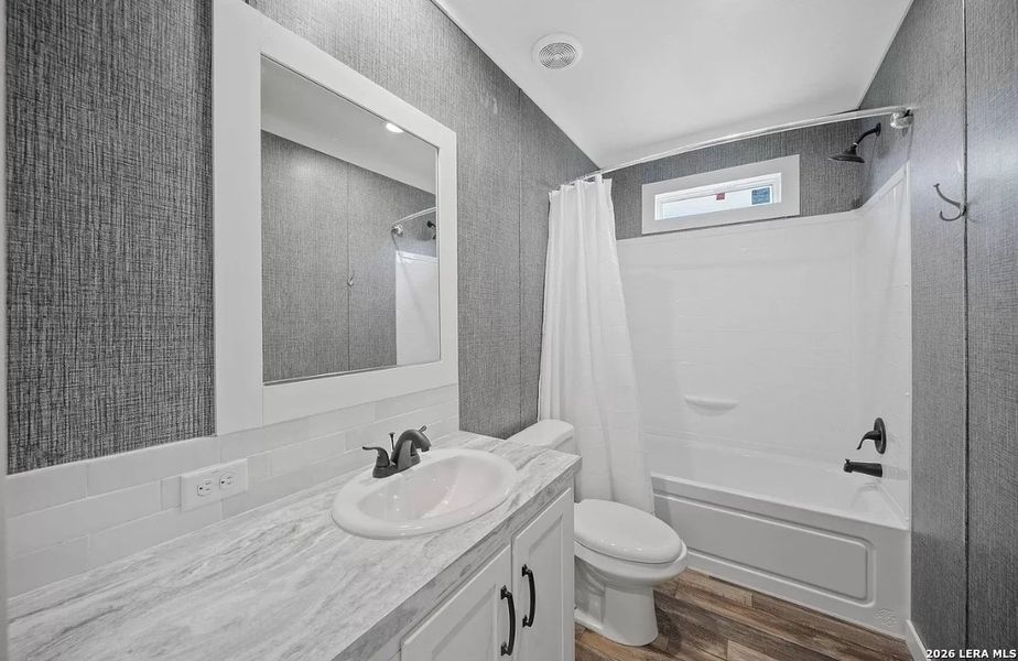 Furnished interior view inside a new home in , Bandera (Image 17).