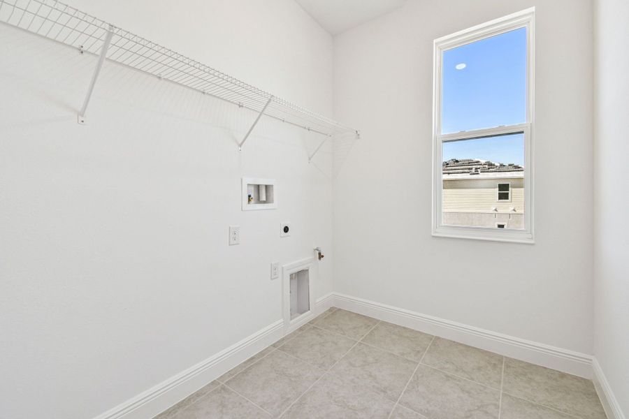 Representative unfurnished interior of a home built from the 50 ' - Saratoga by William Ryan Homes in Tamarack at Two Rivers, Zephyrhills (Image 24).