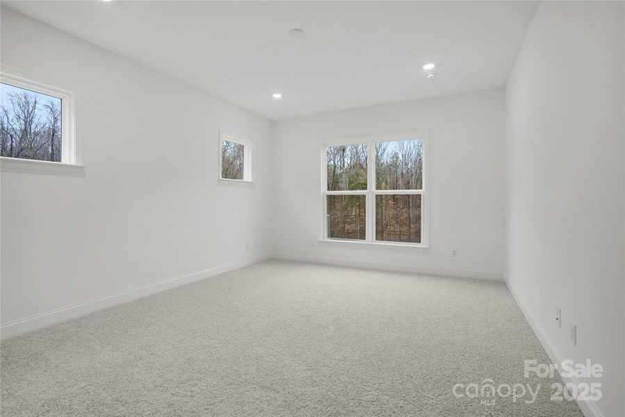 Spacious, unfurnished interior of a new home in Forest Creek, Waxhaw (Image 38).