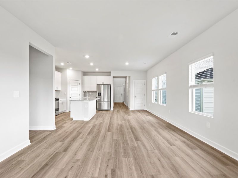 Spacious, unfurnished interior of a new home in Village at White Pine, Pendleton (Image 12).