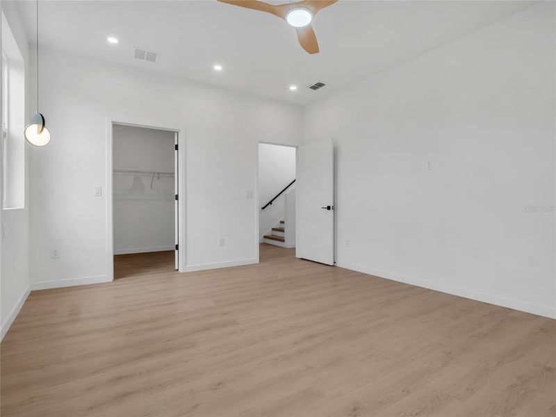 Spacious, unfurnished interior of a new home in , St. Petersburg (Image 29).
