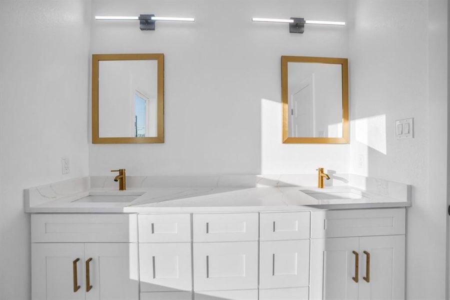 Furnished interior view inside a new home in , Waxahachie (Image 16).