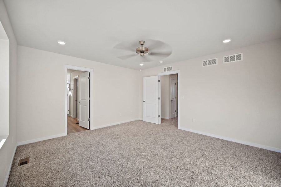 Spacious, unfurnished interior of a new home in Ridge at Lorson Ranch, Colorado Springs (Image 21).