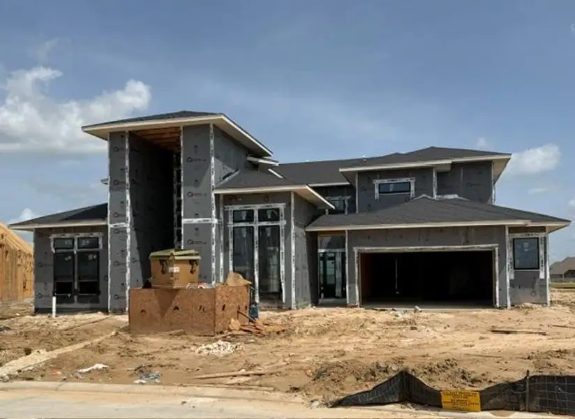 Welcome home to the beautiful Versailles! This home is very contemporary in style and has stucco with stone accents. Welcome home to the beautiful Versailles! This home is very contemporary in style and has stucco with stone accents.