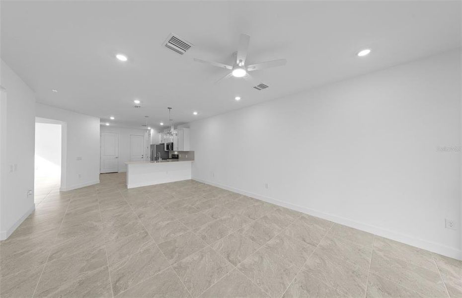 Spacious, unfurnished interior of a new home in Del Webb Catalina, Lakewood Ranch (Image 12).