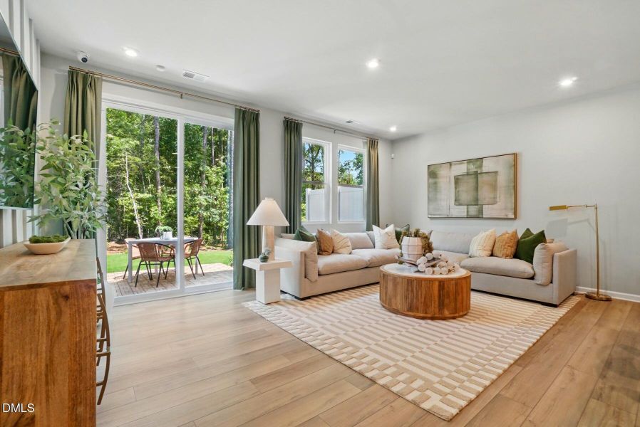 CLT_STS_AuroraModelWOW_greatroom1