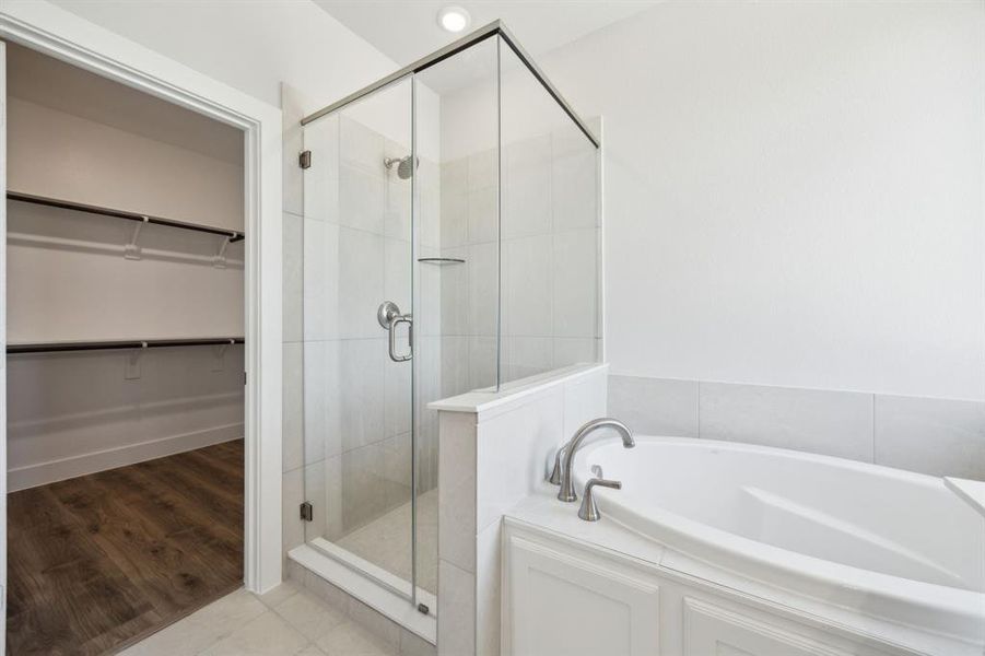 Furnished interior view inside a new home in Ellis Ranch Estates, Waxahachie (Image 6).