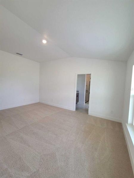 Spacious, unfurnished interior of a new home in Ocala Crossings South, Ocala (Image 14).