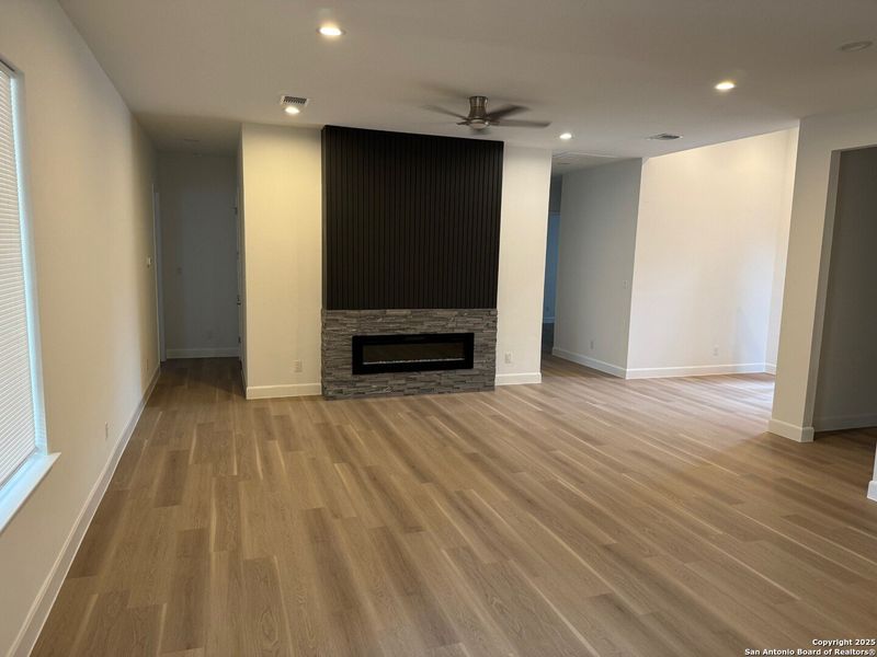 Spacious, unfurnished interior of a new home in , Selma (Image 7).