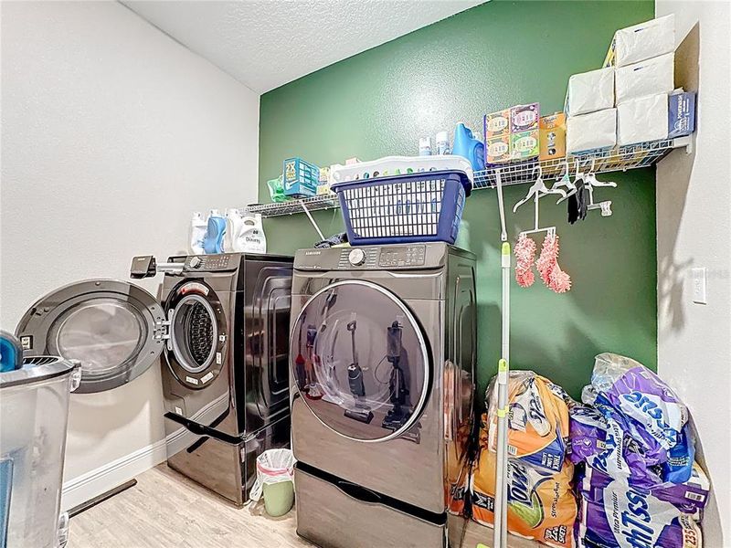 Furnished interior view inside a new home in , Orlando (Image 11).