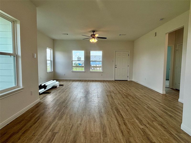 Spacious, unfurnished interior of a new home in , Palacios (Image 12).