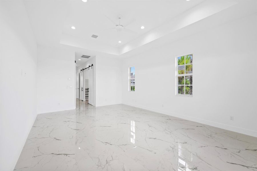 Spacious, unfurnished interior of a new home in , Palm City (Image 13).