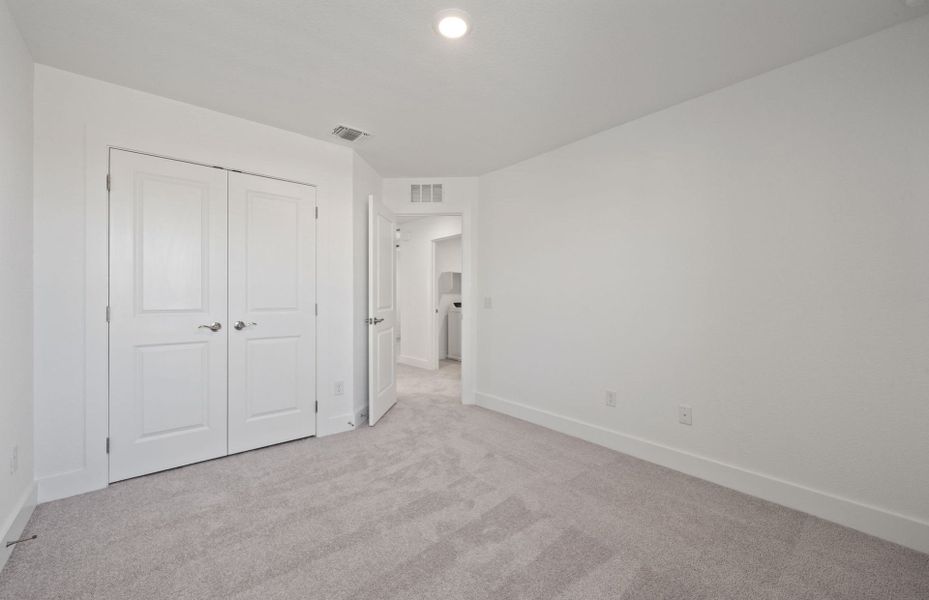 Spacious, unfurnished interior of a new home in Crosswinds, Kyle (Image 31).