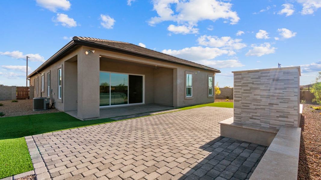 Representative exterior details of a home built from the Tapatio by D.R. Horton in The Ridge at Stone Butte, Phoenix (Image 4).