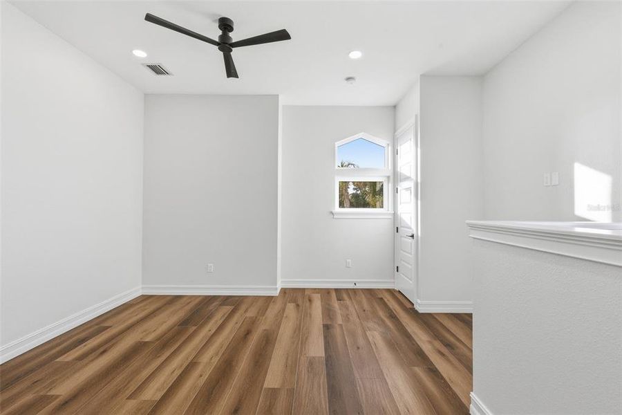 Spacious, unfurnished interior of a new home in , St. Petersburg (Image 35).