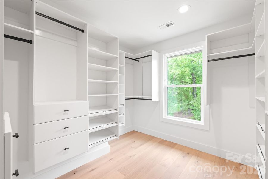 Image 32 of a home in .
