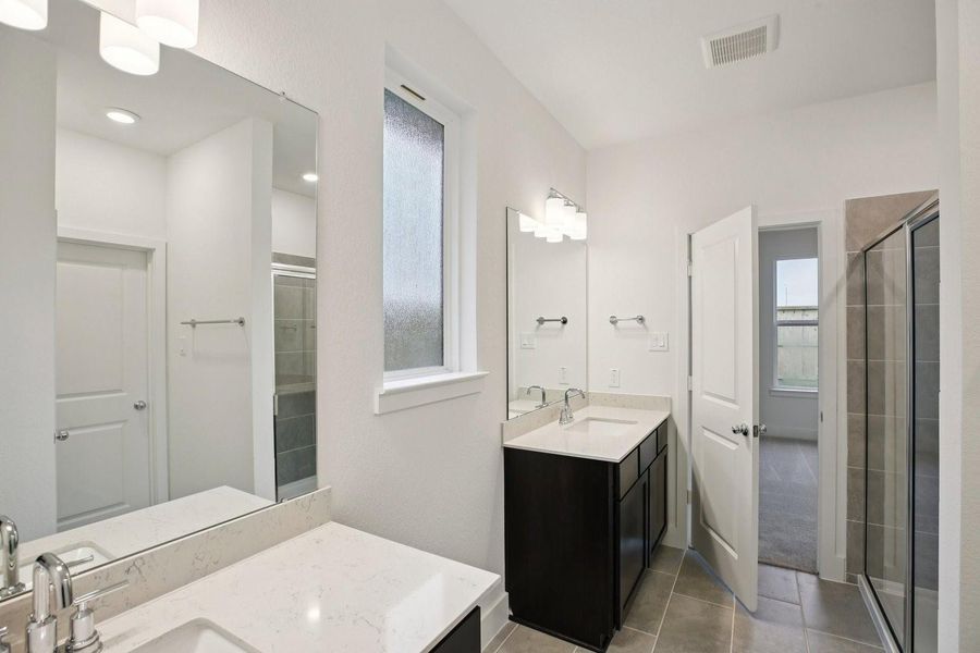 21607 Berry Crest Ln Primary Bath