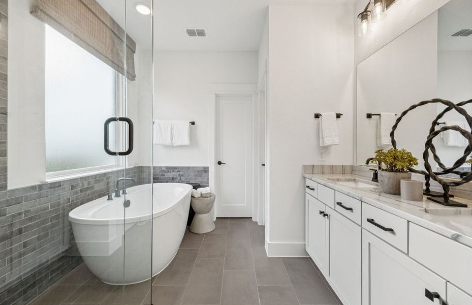 Representative furnished interior of a home built from the Rainier by Pulte Homes in Parks of Village Creek, Burleson (Image 31).