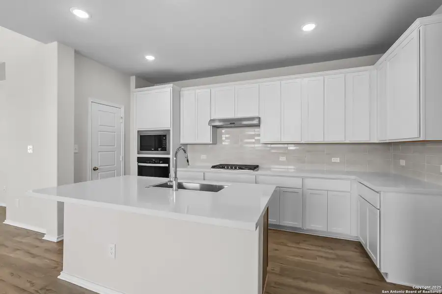 Furnished interior view inside a new home in Sunflower Ridge, New Braunfels (Image 11). Furnished interior view inside a new home in Sunflower Ridge, New Braunfels (Image 11).