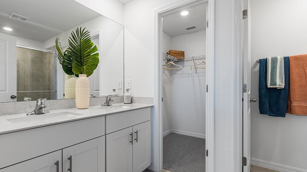 T H02 Bennett Owners Bath 2of2 6 12 25