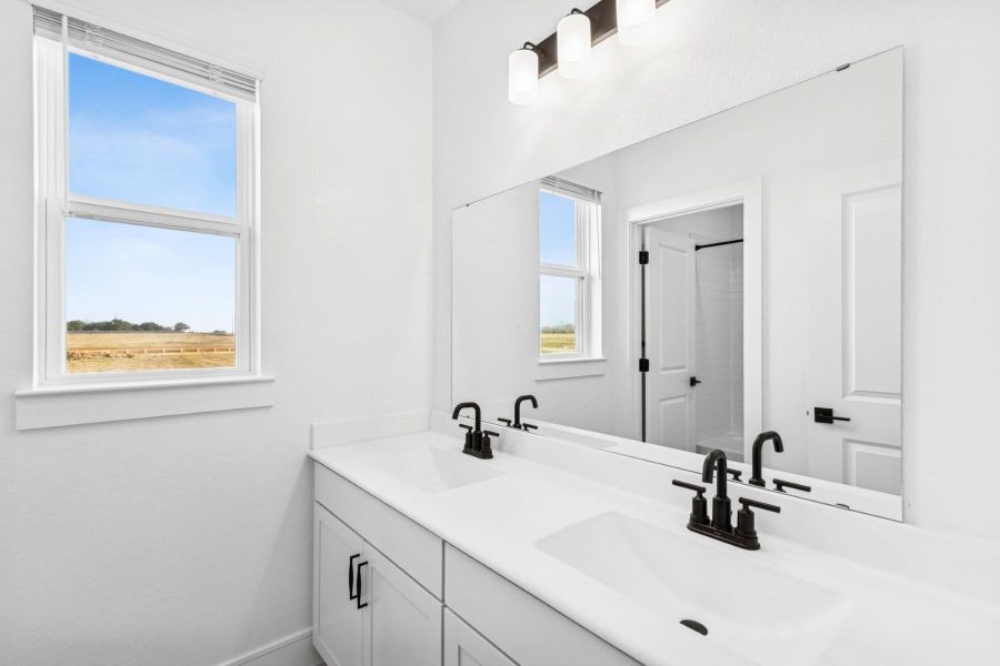 Hall bath (*Photo not of actual home and used for illustration purposes only.)