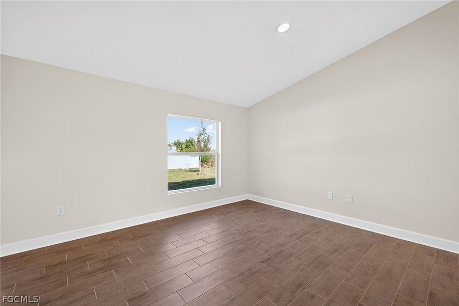 Spacious, unfurnished interior of a new home in Cape Coral, Cape Coral (Image 18).