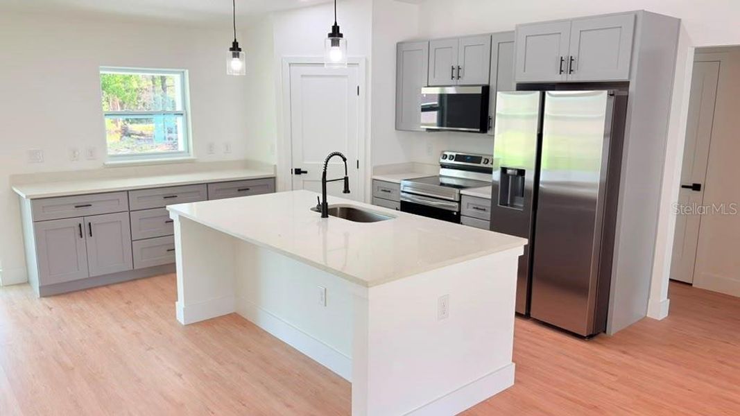 Furnished interior view inside a new home in , Ocklawaha (Image 6).