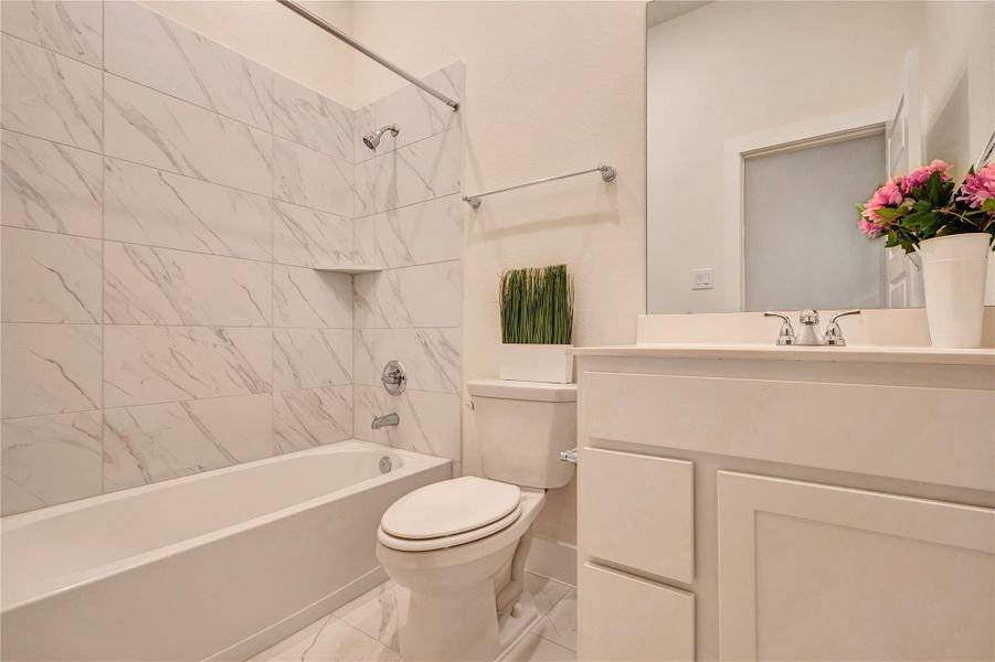 Furnished interior view inside a new home in Cross Creek Ranch 45′, Fulshear (Image 6).