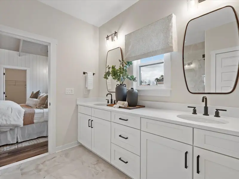 Representative furnished interior of a home built from the Savannah by Keystone Custom Homes in The Gables at Handsmill Waterfront, York (Image 8).