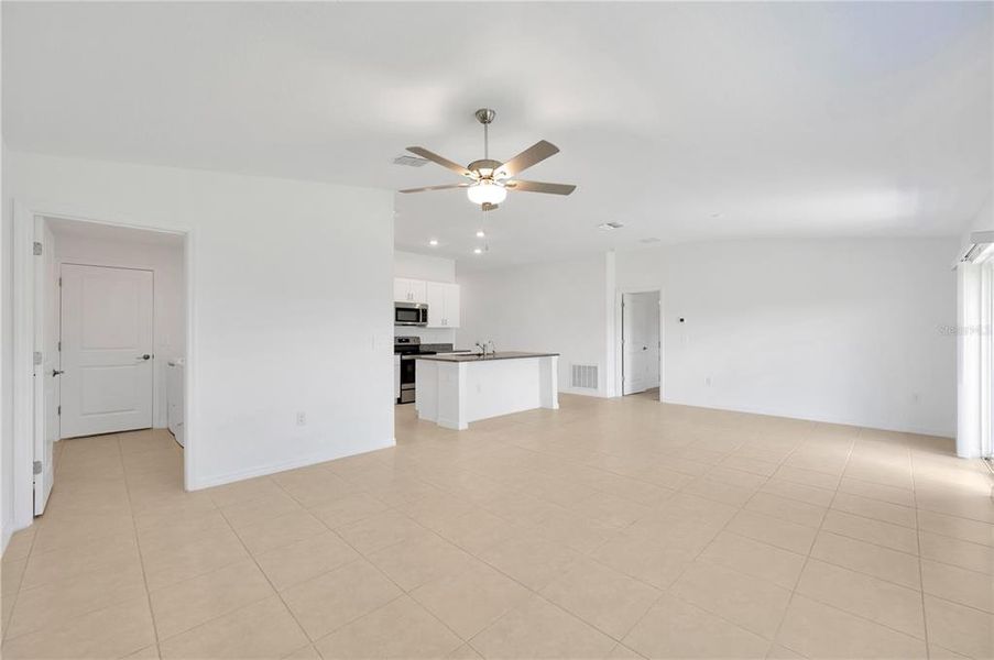 Spacious, unfurnished interior of a new home in Berry Bay, Wimauma (Image 16). Spacious, unfurnished interior of a new home in Berry Bay, Wimauma (Image 16).