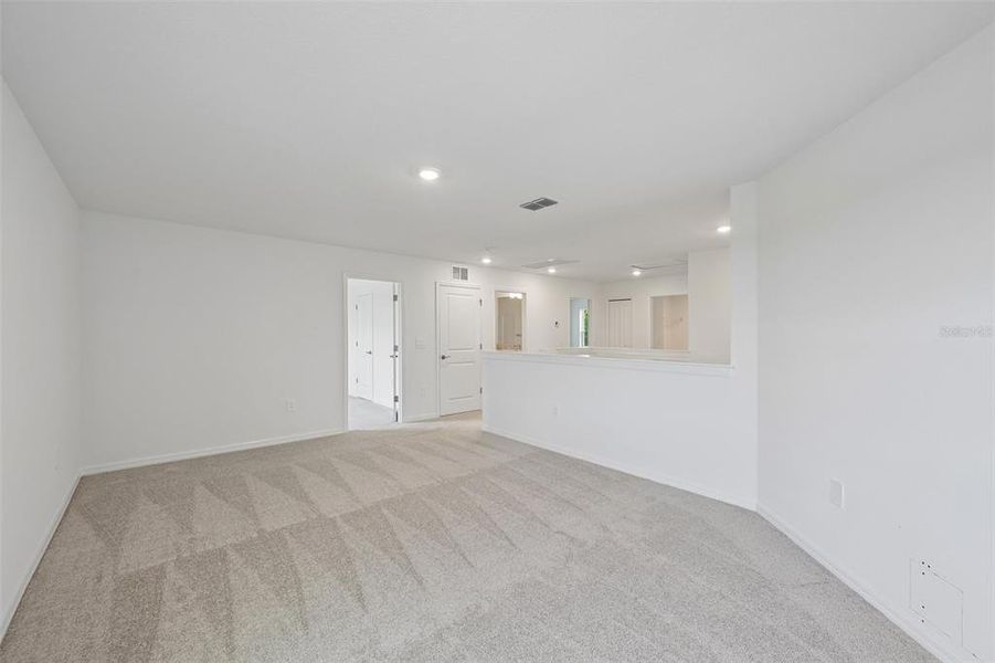 Spacious, unfurnished interior of a new home in Southpointe, Palmetto (Image 23). Spacious, unfurnished interior of a new home in Southpointe, Palmetto (Image 23).