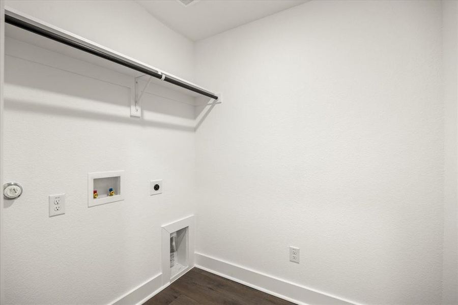 Seperate laundry room space, lots of room for storage. Seperate laundry room space, lots of room for storage.