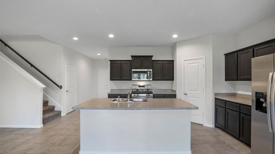 Representative furnished interior of a home built from the Ozark by D.R. Horton in Saratoga, Granbury (Image 8).
