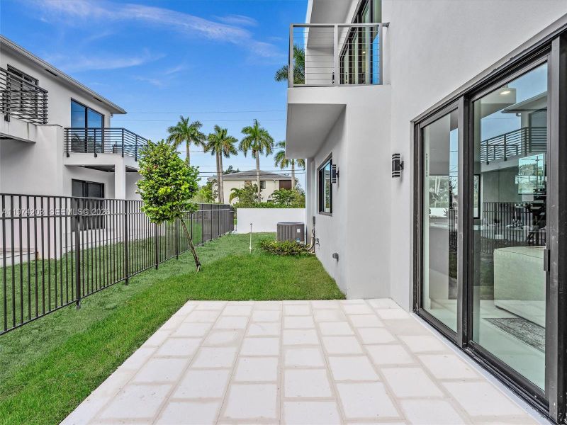 Exterior details and patio area of a home in , Dania Beach (Image 39).