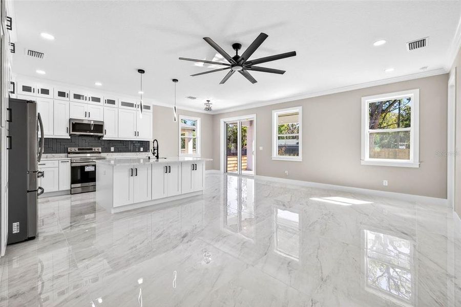 Spacious, unfurnished interior of a new home in , Masaryktown (Image 20).