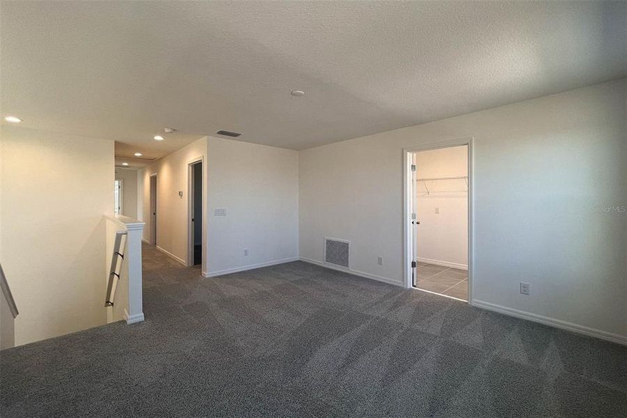 Spacious, unfurnished interior of a new home in Trinity Lakes, Groveland (Image 7).