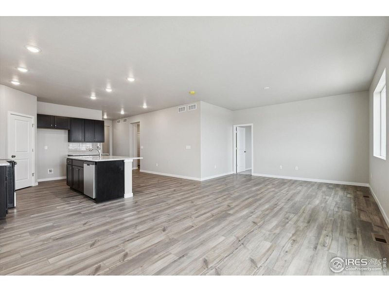 Spacious, unfurnished interior of a new home in The Overlook at Johnstown Farms, Johnstown (Image 12).