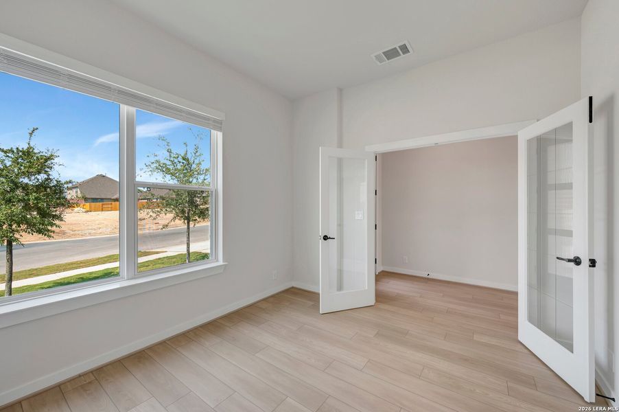 Spacious, unfurnished interior of a new home in Meyer Ranch – Select Reserve Series, New Braunfels (Image 18). Spacious, unfurnished interior of a new home in Meyer Ranch – Select Reserve Series, New Braunfels (Image 18).