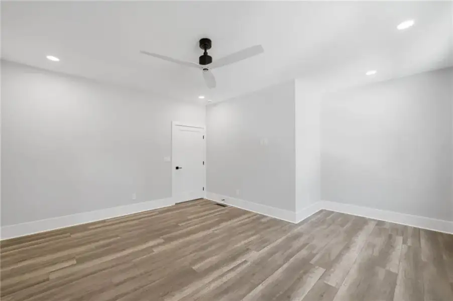 Spacious, unfurnished interior of a new home in , Roswell (Image 56).