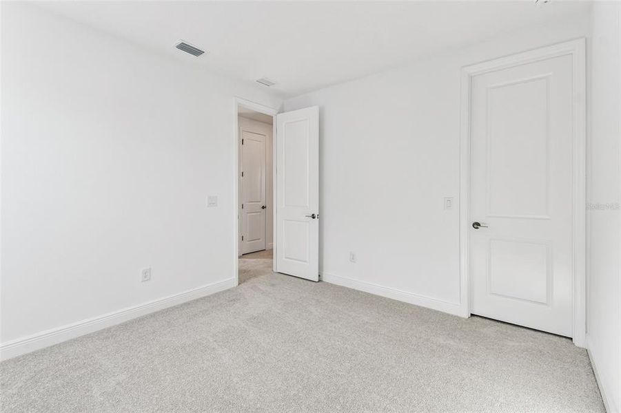 Spacious, unfurnished interior of a new home in Hawkstone, Sarasota (Image 28).