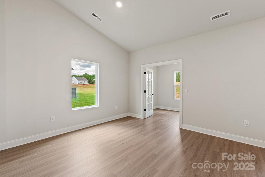 Spacious, unfurnished interior of a new home in Ascot Woods, Charlotte (Image 8).