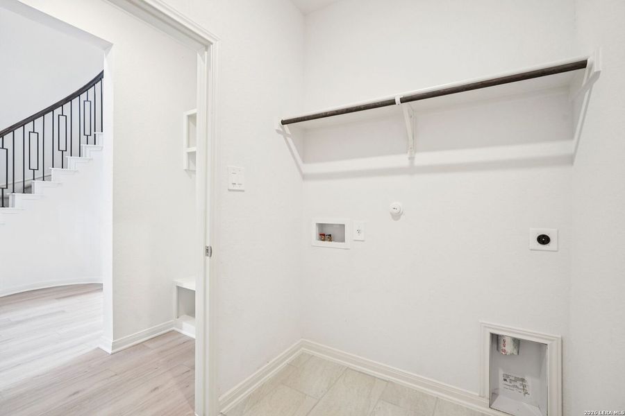 Spacious, unfurnished interior of a new home in Estancia Ranch - Classic Series, San Antonio (Image 47).