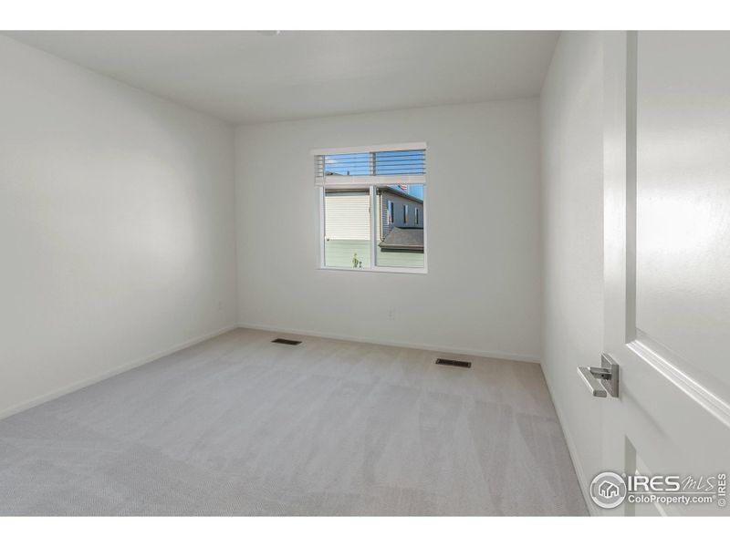 Spacious, unfurnished interior of a new home in , Timnath (Image 30).