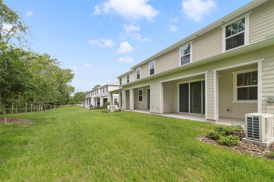 Exterior details and patio area of a home in Towns at Greenleaf, Oviedo (Image 3).