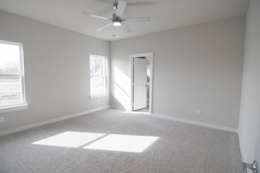 Representative unfurnished interior of a home built from the Hudson by Stonehollow Homes in Heritage Grove, Blue Ridge (Image 15).