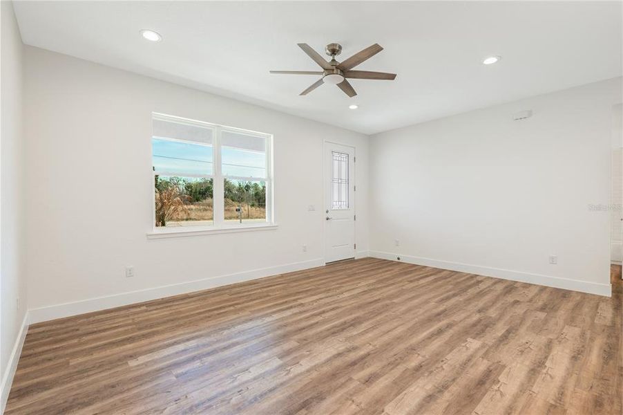 Spacious, unfurnished interior of a new home in , Deland (Image 24).