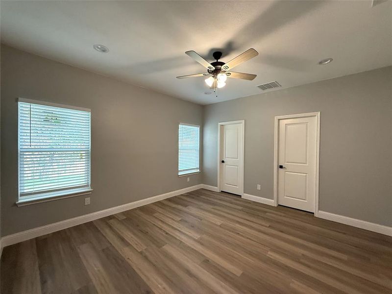 Spacious, unfurnished interior of a new home in , Denison (Image 11).