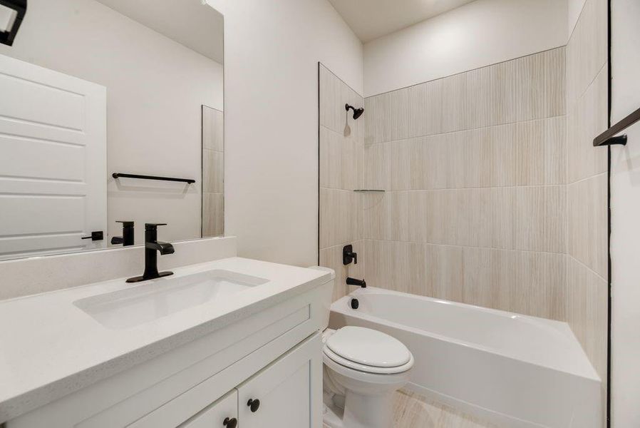 Furnished interior view inside a new home in Villages of Creekwood, Frisco (Image 11). Furnished interior view inside a new home in Villages of Creekwood, Frisco (Image 11).